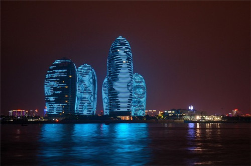 加盟特色火锅多少钱比较合适，掌火牛蛙加盟开店困难吗